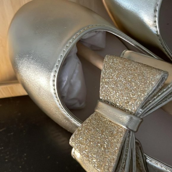 COPY - Gymboree Gold Sparkle Bow Flats Size 9 toddler - Perfect for Christmas! - Picture 3 of 4